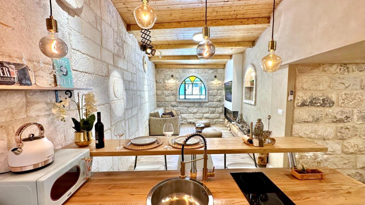 Boutique Apartment In Heart Of ハイファ エクステリア 写真