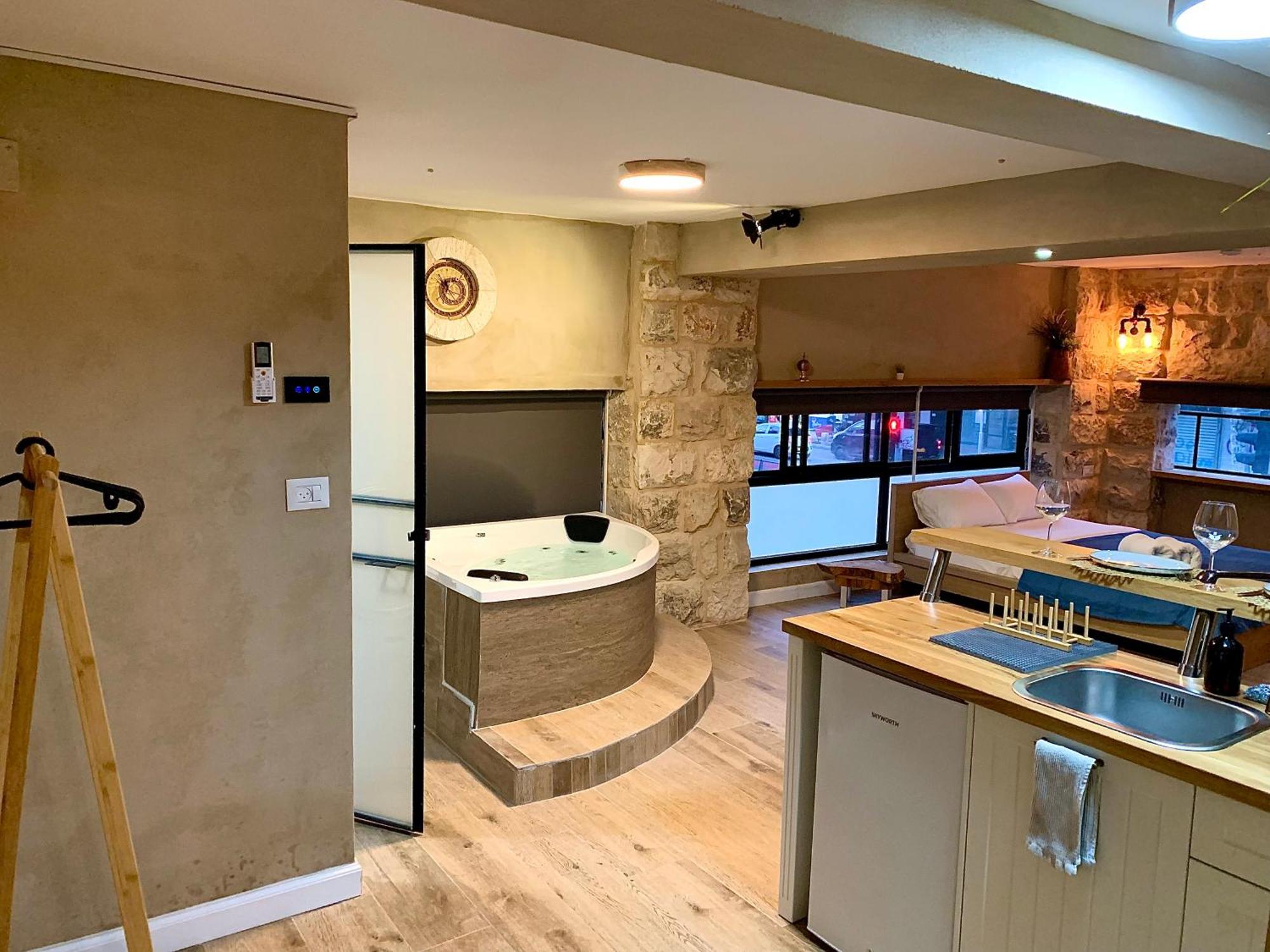 Boutique Apartment In Heart Of ハイファ エクステリア 写真